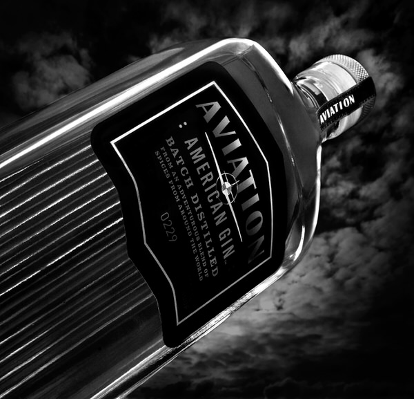Photograph Mark Gilchrist Aviation Gin on One Eyeland
