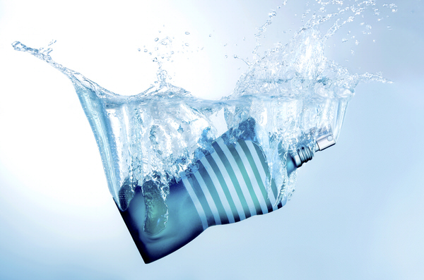Photograph Chris Howlett Creative Product Photography Perfume Splash on One Eyeland