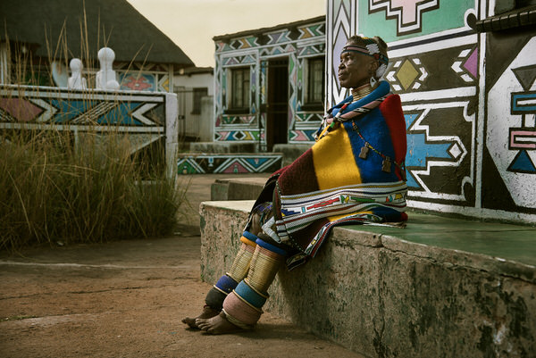 Photograph Seagram Pearce Esther Mahlangu Ndebele Artist on One Eyeland