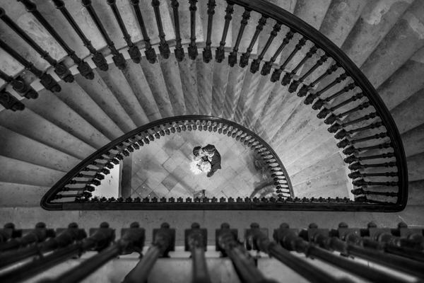 Photograph Karim Kheyar Paris Wedding Kissing Love on One Eyeland