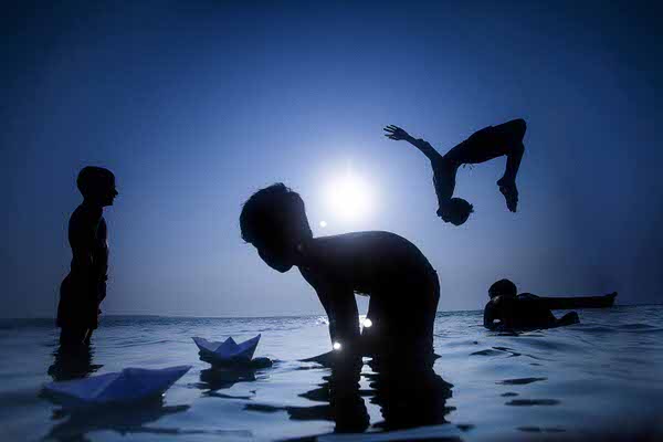 Photograph Shakthy Dasan Kids Playing on One Eyeland