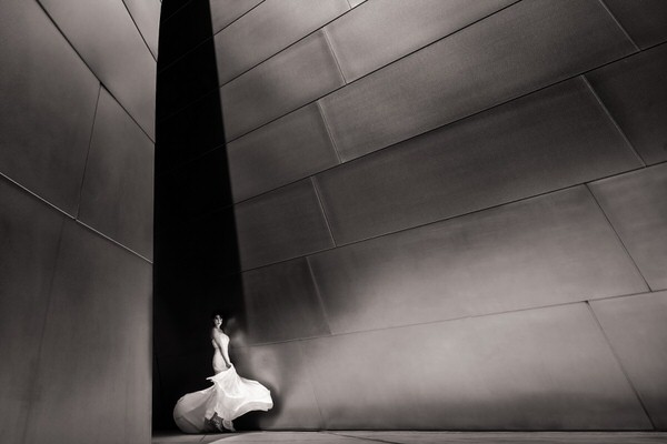 Photograph Vicens Forns Bride In La on One Eyeland