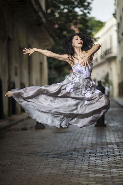 Photograph Eric Politzer Floating Through Havana on One Eyeland