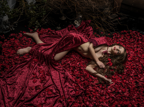 Photograph Haseo Hasegawa Red 2 on One Eyeland