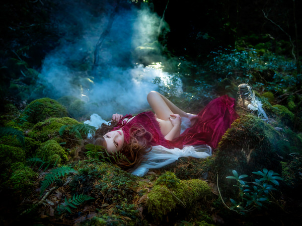 Photograph Haseo Hasegawa Red 4 on One Eyeland