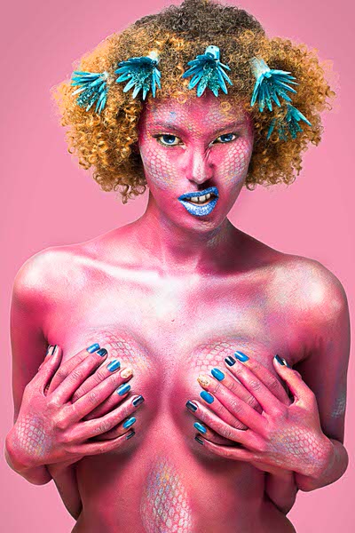 Photograph Richard Allela Body Art on One Eyeland