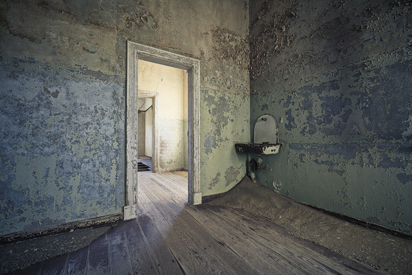 Photograph Chris Gordaneer Kolmanskuppe 2 on One Eyeland