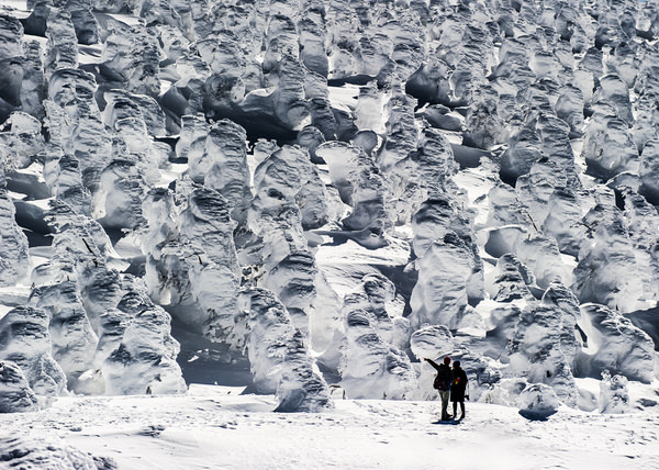 Photograph Kazuaki Koseki Towering Snow Monsters on One Eyeland