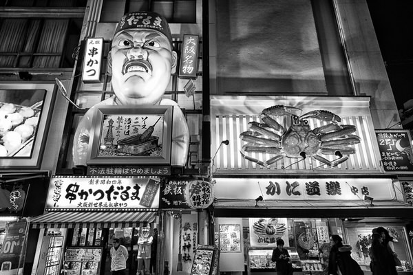 Photograph Yasuhiro Sakuda Man And Crab on One Eyeland