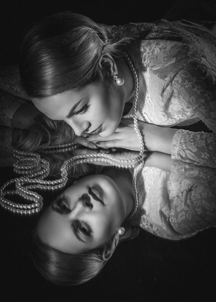 Photograph Lasse Hartikainen Glamour Girl on One Eyeland