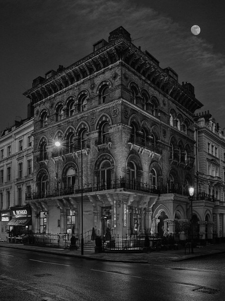 Photograph Marcelo Benfield Moon Over Pizzeria Da Mario on One Eyeland