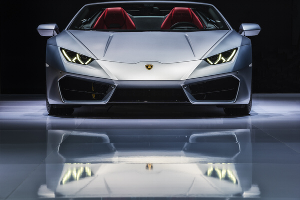 Photograph Duschan Tomic Lamborghini Huracan Spyder on One Eyeland