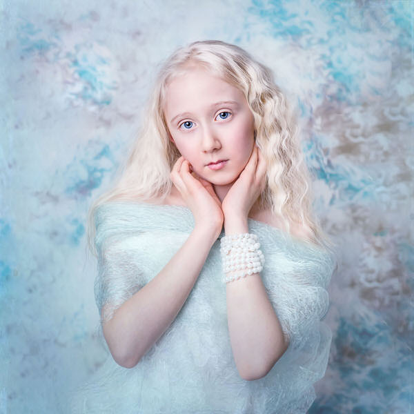 Photograph Alicja Lelonek-ball Ice Queen on One Eyeland