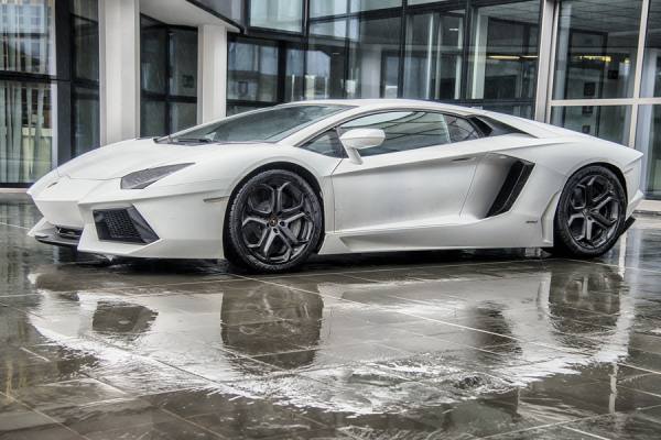 Photograph Duschan Tomic Lamborghini Aventador on One Eyeland
