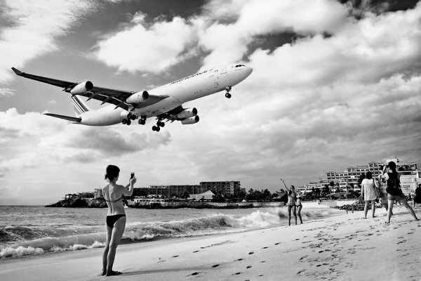 Photograph Saku Tiainen Perfect Moment For A Holiday Picture on One Eyeland
