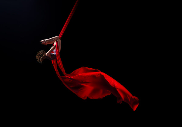 Photograph Piotr Leczkowski Red Pendulum on One Eyeland