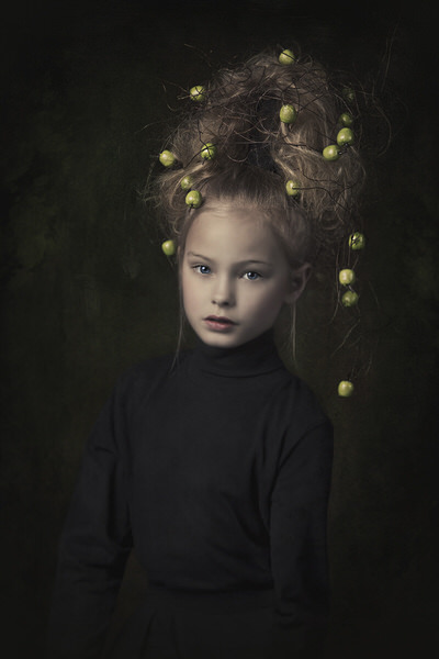 Photograph Carola Kayen Mouthaan Little Apple Girl on One Eyeland