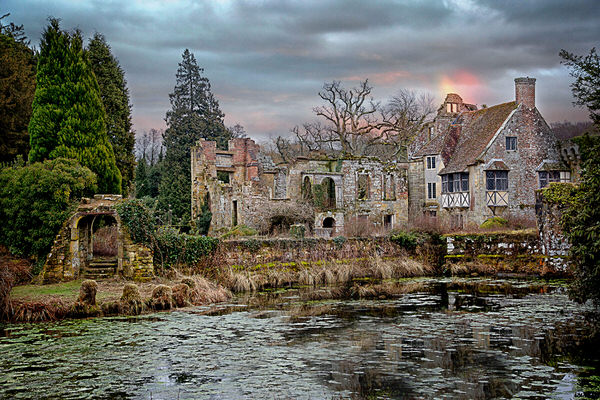 Photograph Sally Carpenter Scotney Castle on One Eyeland