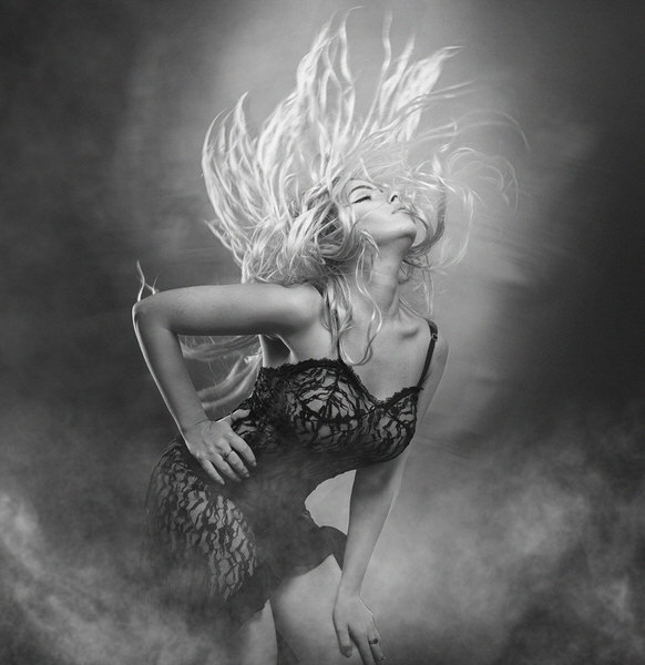 Photograph Patrick Spiteri Blonde Beauty on One Eyeland
