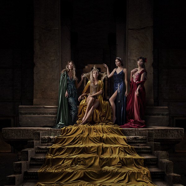 Photograph Fedde Souverein Velvet Muses Throneroom on One Eyeland