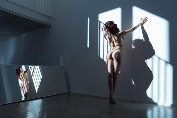 Photograph Thierry Smets Clara Veut La Lune 01 on One Eyeland
