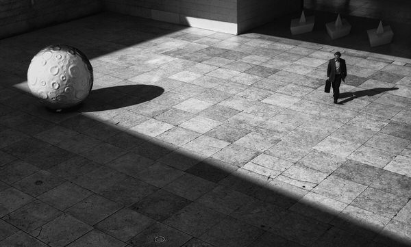 Photograph Isaque Neves Man In A Suitcase on One Eyeland