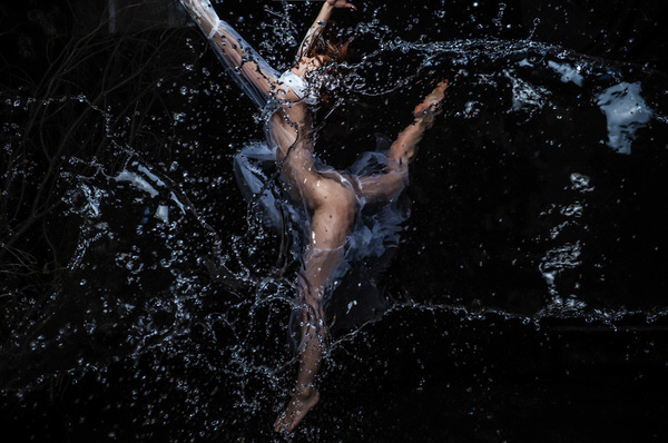 Photograph Haseo Hasegawa Water Ballet on One Eyeland