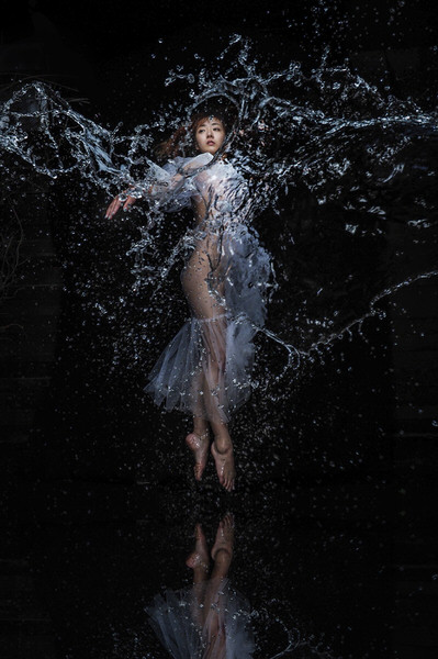 Photograph Haseo Hasegawa Water Ballet 2 on One Eyeland