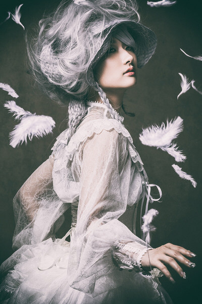 Photograph Daisuke Kiyota Noblewoman on One Eyeland