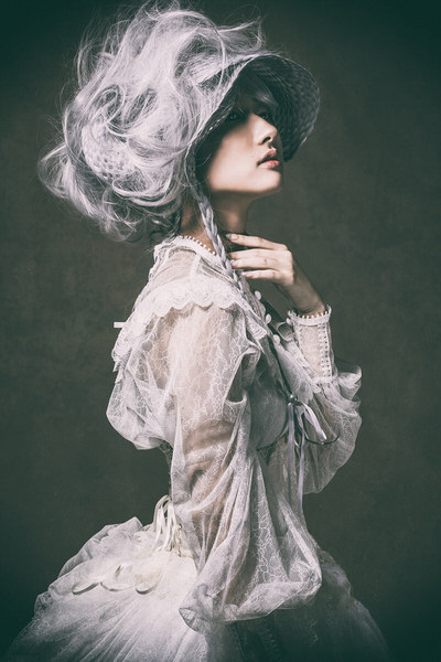 Photograph Daisuke Kiyota Noblewoman on One Eyeland