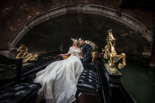 Photograph Vicens Forns Love In A Gondola on One Eyeland