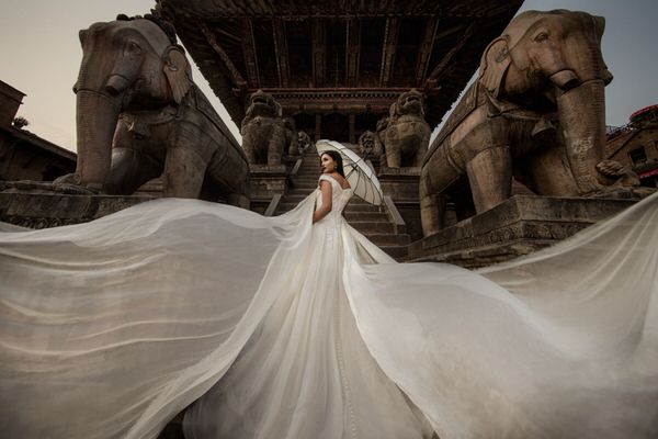 Photograph Vicens Forns Bride In Bhaktapur on One Eyeland