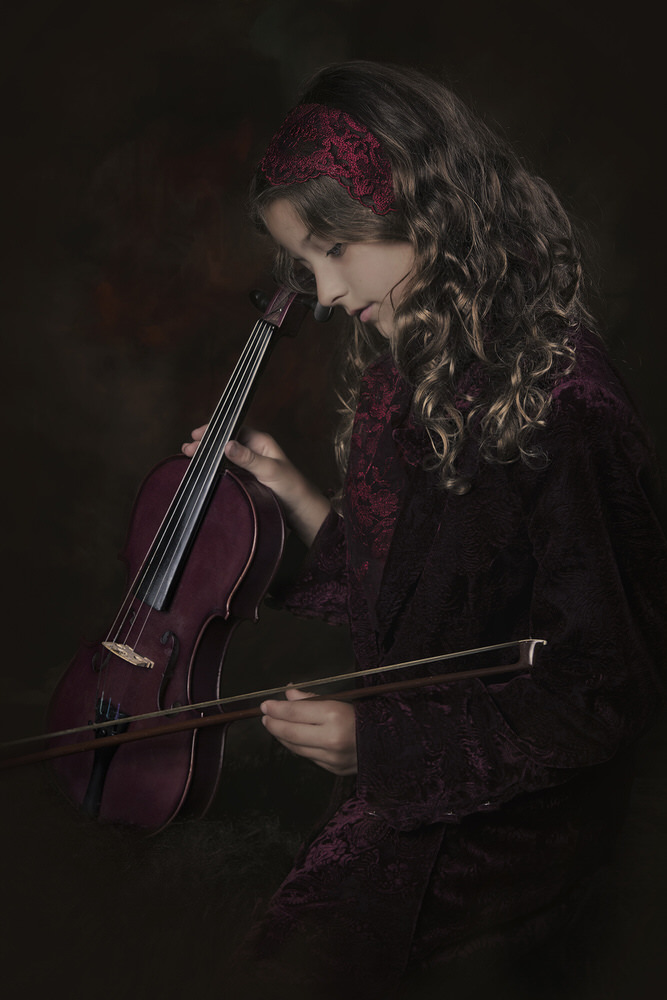 Photograph Carola Kayen Mouthaan Violin Girl on One Eyeland