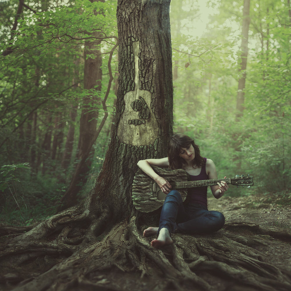 Photograph Zuzana Uhlikova I Make My Own Music on One Eyeland