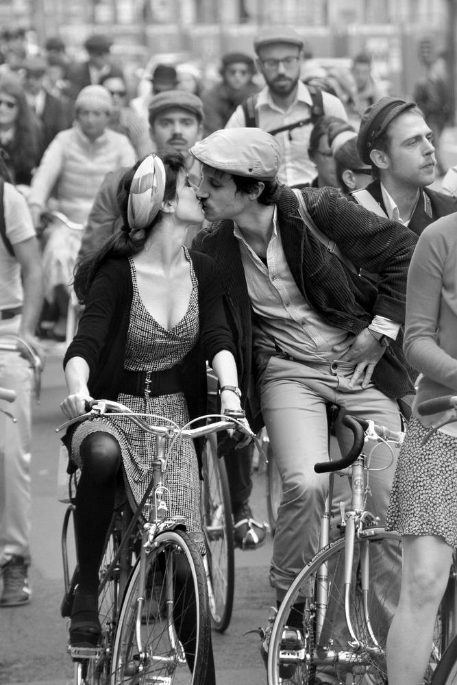 Photograph Nikolai Endegor Paris Kiss on One Eyeland