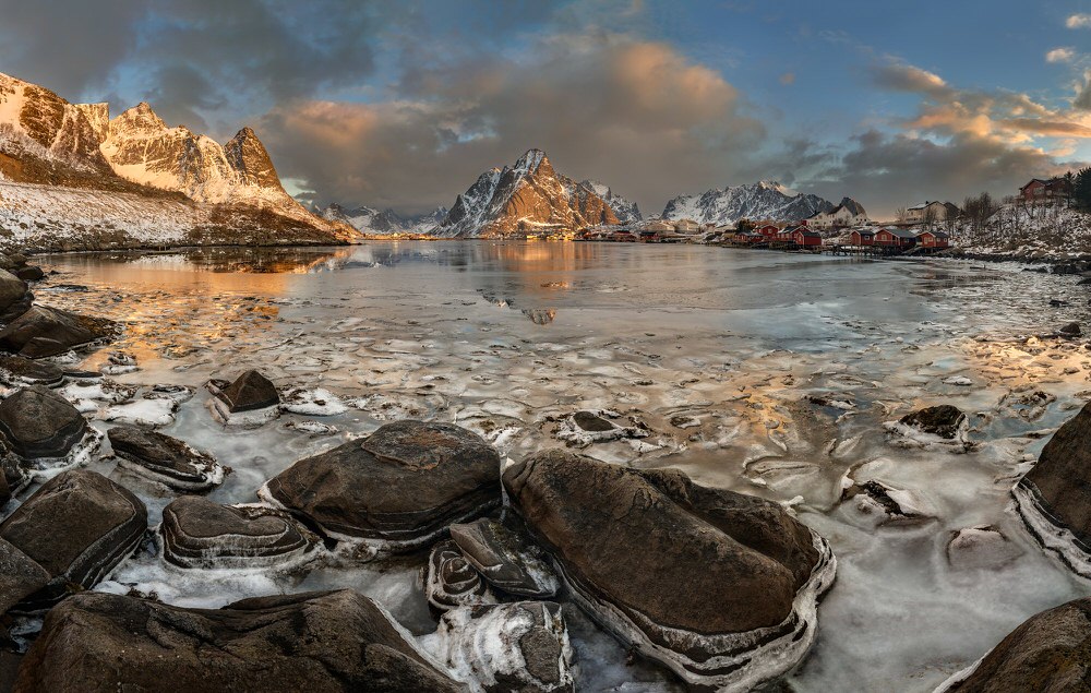 Photograph Jan Smid Frozen Reine on One Eyeland