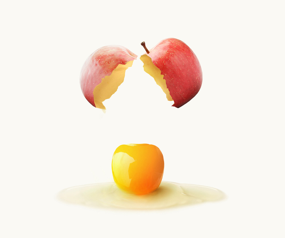 Photograph Kazutoshi Kawakami Raw Apple on One Eyeland