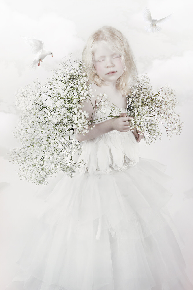 Photograph Carola Kayen Mouthaan Little Albino Girl on One Eyeland