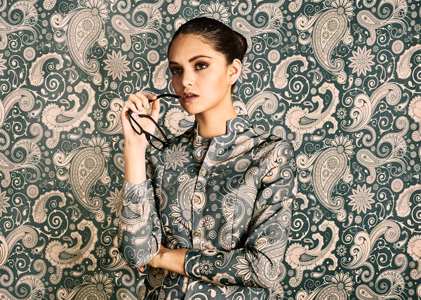Photograph Ramiro Cueva Businesswoman on One Eyeland