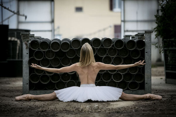 Photograph Raoul Iacometti Green Attitude on One Eyeland