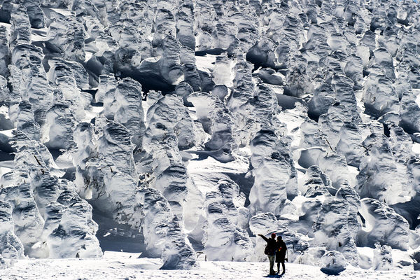 Photograph Kazuaki Koseki Towering Snow Monsters on One Eyeland