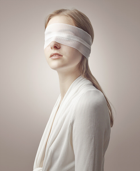 Photograph Ruadh Delone Ich Habe Zuviel Gesehen on One Eyeland