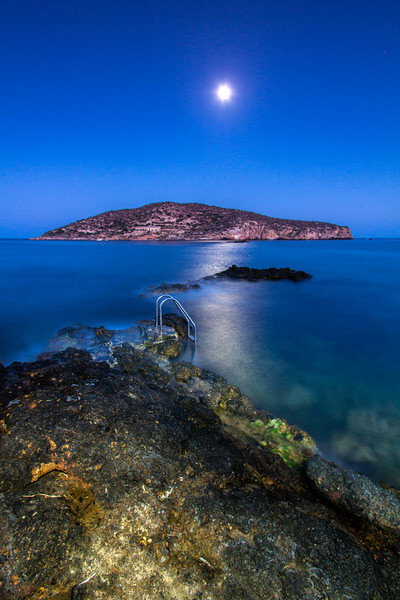 Photograph Andres Breijo La Luna Y Sus Poderes on One Eyeland