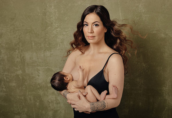 Photograph Irina Jomir Pamela And Zoe on One Eyeland