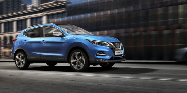 Photograph Carl Lyttle Nissan Qq Front 34 on One Eyeland