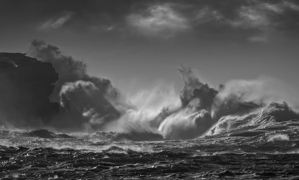 Photograph Steve Turner The Great Swell on One Eyeland