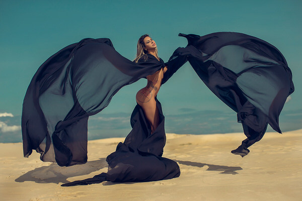 Photograph Junior Luz Queem Of Desert on One Eyeland