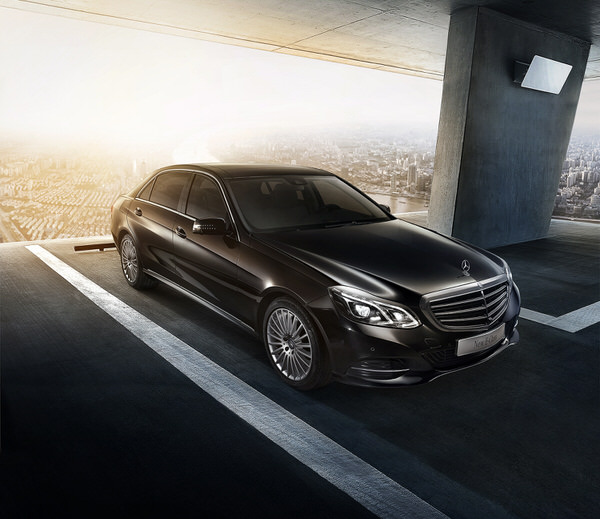Photograph Kevin Necessary Mercedes Eclass on One Eyeland