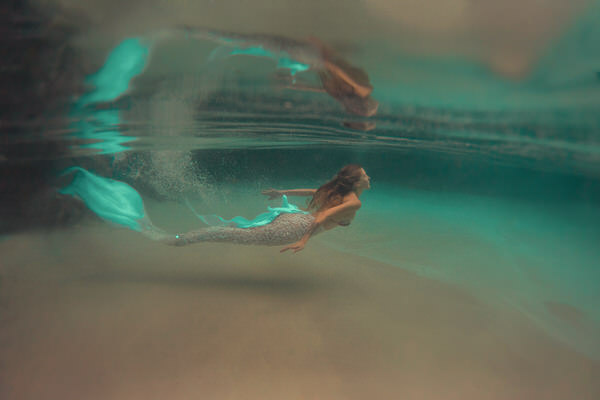Photograph Junior Luz Mermaid Underwater on One Eyeland
