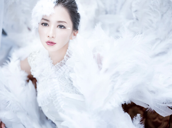 Photograph Haseo Hasegawa White Peacock 4 on One Eyeland